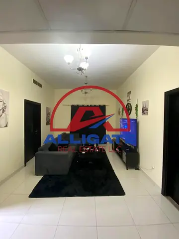 DISTRESS DEAL / LOWER FLOOR / VACANT / Pool & City View