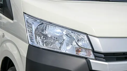 2025 Toyota HIACE — фото 3