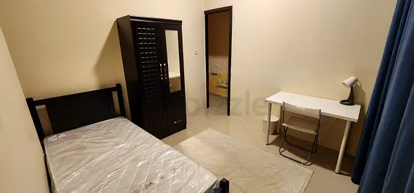 BIG WINDOW PARTITION FOR SINGLE LADY ONLY NEAR MOE
