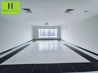 Buhairah Corniche|Prime Location| 4BR Apartment With Balcony Chiller Free