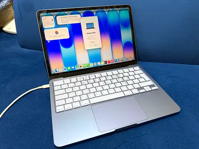 MacBook Neo Indigo 512/8gb just open box