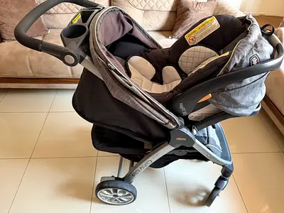 Chicco travekl system stroller and baby car seat