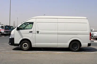 2025 Toyota HIACE — фото 4