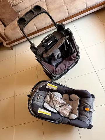 Chicco travekl system stroller and baby car seat
