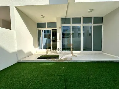 Single Row | Middle Unit | Vacant