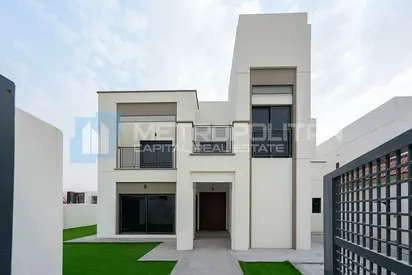 Corner | Single Row | Large Plot | Ready to Move