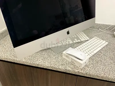 iMac 2020 27’ 5K Ci9/64GB/4TB ssd 4 GB graphics almost newc
