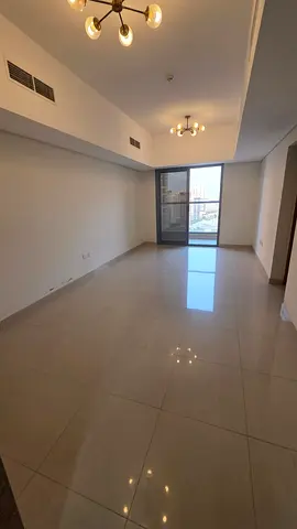شقة غرفة وصالة للبيع في أبراج النعيمية ون – عجمان  فرصة استثمارية مميزة وبيع عاجل، حيث يعرض المالك الشقة بسعر أقل بحوالي 50,000 درهم من السعر الأصلي،