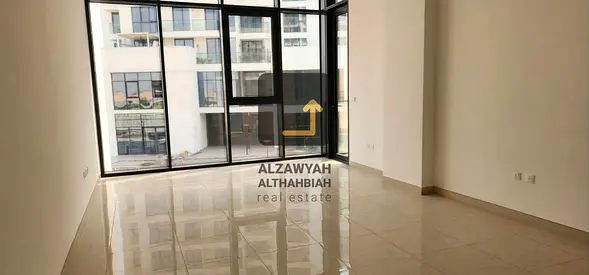 🏡 Studio for Sale with Stunning Lake View | Freehold & Golden Opportunity | Price AED 390K – Compe