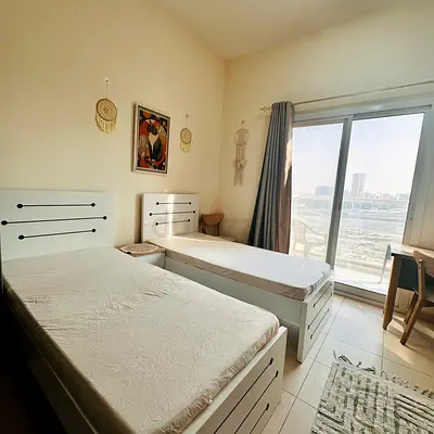 Bed space for rent in studio - pool View - Bills including - Silicon oaisis- No Commission - Gate 4