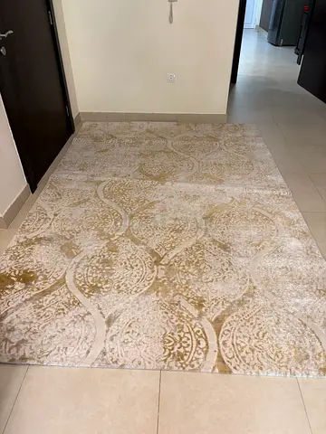 Large beige patterned area rug carpet good condition