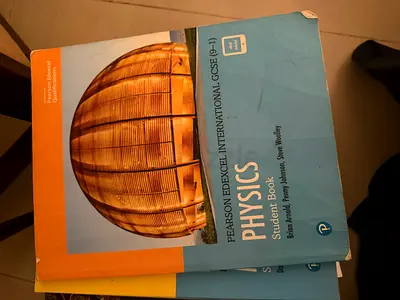 Pearson Edexcel International GCSE Physics Student Book (9-1) - Used and revision guide