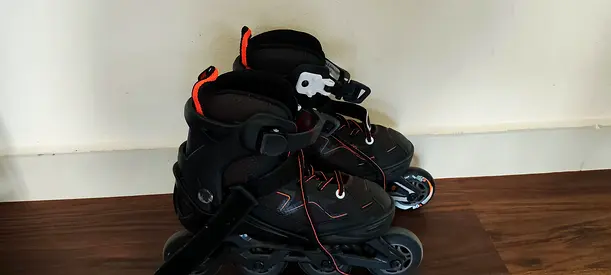 Skate shoes with gears