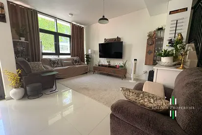 FURNISHED 3BR |MIDDLE UNIT | VACANT |BACK-TO-BACK