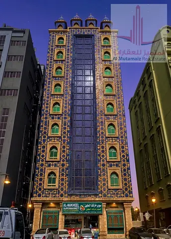 للبيع بناية سكنية تجارية في عجمان الصناعية 2 | دخل سنوي 870,000 درهم | عمر 17 سنة | مساحة 431 متر مربع (4,646 قدم مربع)