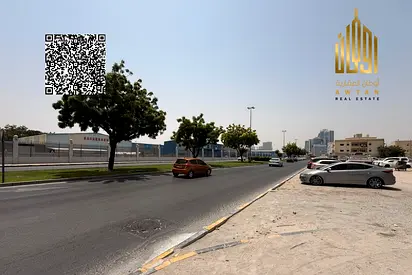 أرض تجارية زاوية مقابل المنطقة الحرة للبيع