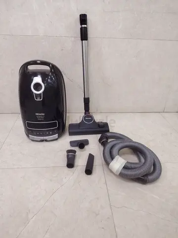 Miele Vacuum cleaner c3