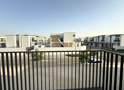 Vacant | Close to Pool | Agent Onsite