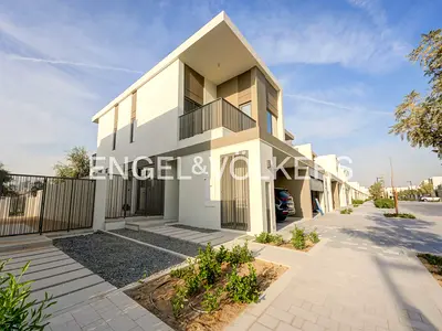Single Row | View Today | Close to Park |