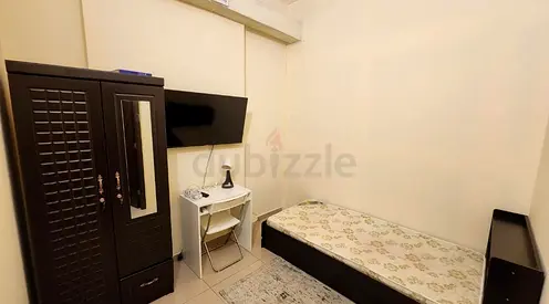 BIG PARTITION FOR SINGLE LADY ONLY NEAR MOE
