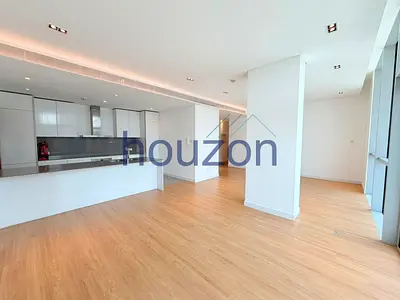Bright+Renovated 2BR+M/R | Boulevard View | 6 Chqs