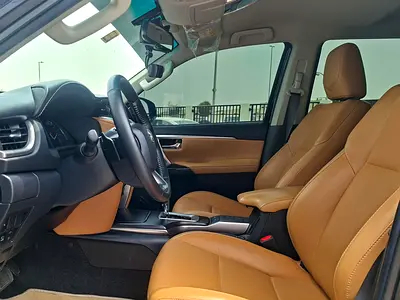 2023 Toyota FORTUNER photo 12