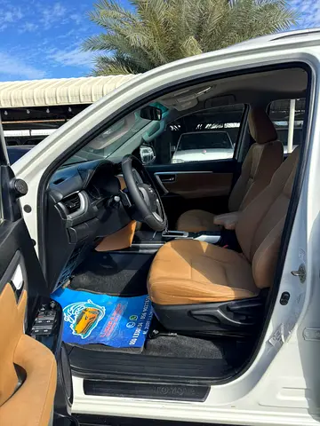 2020 Toyota FORTUNER 缩略图 7