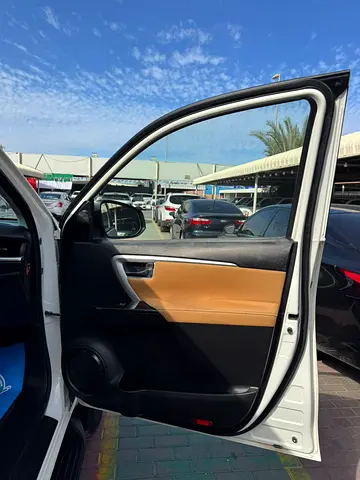 2020 Toyota FORTUNER 缩略图 13