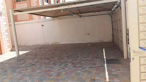 🏡 فيلا فاخرة للإيجار في منطقة العالية – عجمان اغتنم فرصة السكن في فيلا واسعة بتشطيبات راقية وتصميم عملي، تقع في منطقة العالية، إحدى المناطق الهادئة