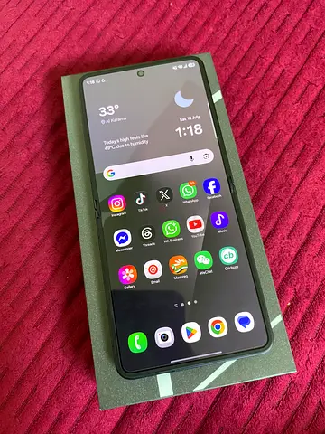 Samsung flip 7 256 gb complete box tdra