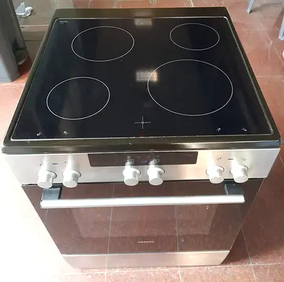 Siemens freestanding electric ceramic hob with oven - good condition