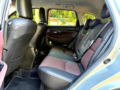 2025 Toyota URBAN CRUISER 照片 13
