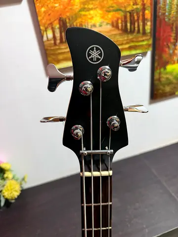 Yamaha 4-String Electric Bass Guitar - Good Condition