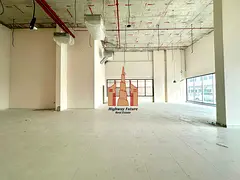 SPACIOUS BRAND NEW ON PRIME LOCATION SHOP FOR RENT WITH 2WQSHROOMS ON THE ROAD OPPOSITE SADARI MALL