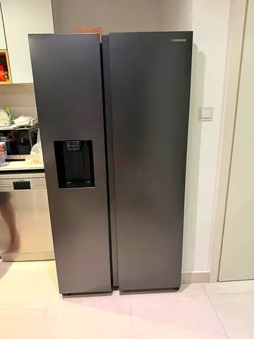 Samsung Side by side refrigerator freezer Water Dispenser