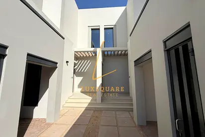 Bright Family Home | 12 Cheques Available