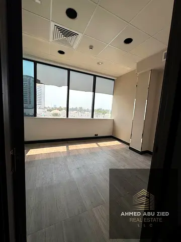 Large clinic with 20 fully finished rooms, free air conditioning, free private parking, and 6 months of free maintenance (owner included).