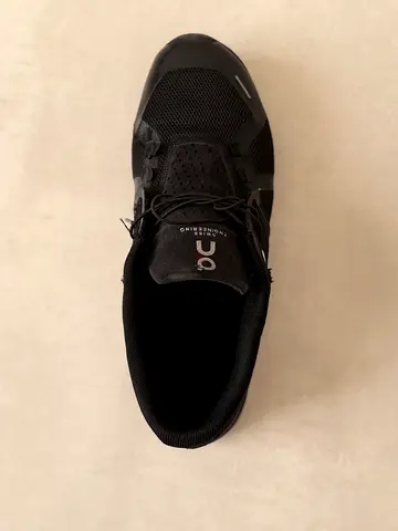 On cloud black shoes size 43