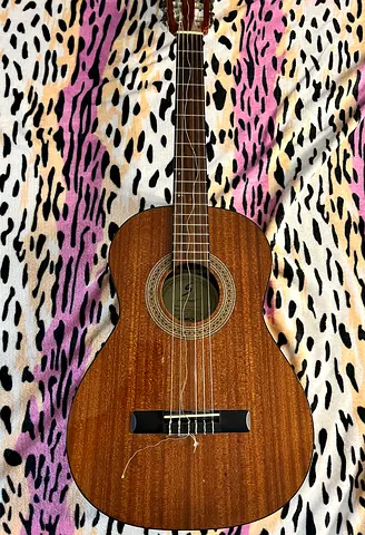 Santos y Mayor Classical Guitar
