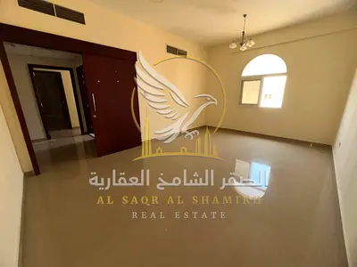 أفخم غرفة وصالة في القليعة مع بلكون بأطلالة مفتوحة مع باركن خاص مجاني وغرفة غسيل وخزائن في الحائط