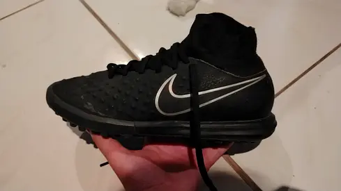 Football shoes