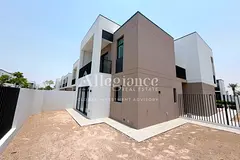 Vacant | Unfurnished | Spacious Layout | 3 Parking