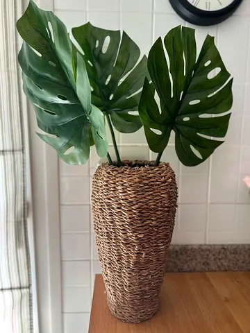 Decorative vase and artificial leaves