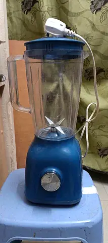 lid measuring cup missing ,Used countertop electric blender  - working condition