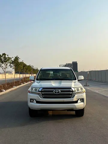 Toyota Land Cruiser GXR 2017 GCC Specs