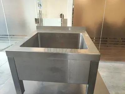 Single bowl sink