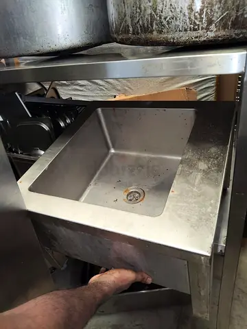 Single bowl sink