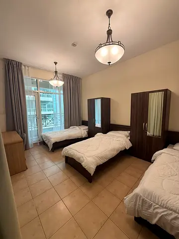 Bed space- no commission- near internet city metro
