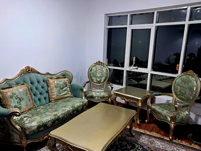 Vintage-style 3-piece living room set with coffee & side tables