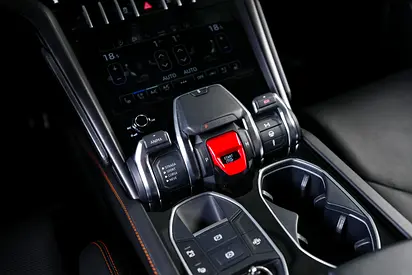 2021 Lamborghini URUS thumbnail 15